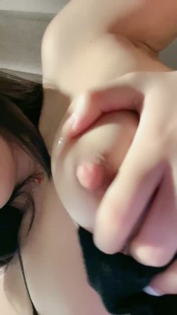 车模下海激情大战！特写吃吊口活棒！第一视角猛怼骚穴，主动骑乘位套弄，美臀被操的抖动 截图2