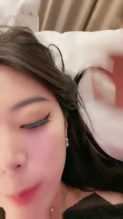 车模下海激情大战！特写吃吊口活棒！第一视角猛怼骚穴，主动骑乘位套弄，美臀被操的抖动 截图5