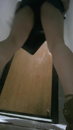 夜总会女厕高清后拍两个小姐尿尿增高鞋美女大量大姨妈血直流 ️高跟鞋美女菊花跟逼擦的很仔细干净 截图8