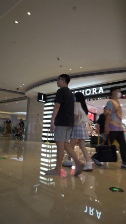 论坛VIP资源大师极限贴身CD超多漂亮小姐姐亮点多多各种骚丁露臀蕾丝骚内COSER美眉直接真空露逼 截图7