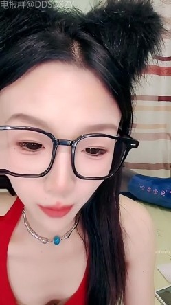 舞蹈系校花学妹【小涵宝宝】护士制服 丝袜诱惑 抖音风骚舞，道具自慰 截图8