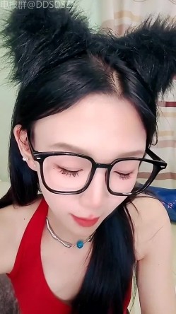 舞蹈系校花学妹【小涵宝宝】护士制服 丝袜诱惑 抖音风骚舞，道具自慰 截图9