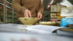 新鲜出炉实力大叔勾引强上小药房老板娘受不了库房断断续续搞2次吃饱饭后去休息室畅快的大干一场内射对白刺激 截图10