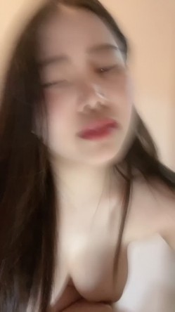G奶女神【月亮躲在云朵】这个大蜜臀 是最好看 最舒服的 馒头美鲍自慰喷水 截图5