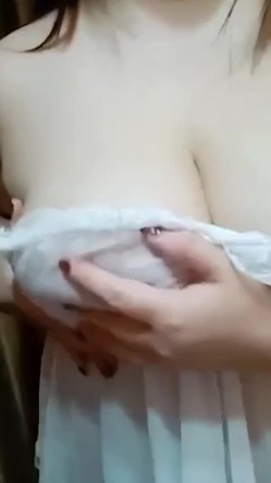 大眼童颜巨乳！呆呆笨笨的大奶子【堕落天使傲娇乳】满屏奶子，可爱甜心，奶缝里可以塞根鸡巴吗？ 截图3