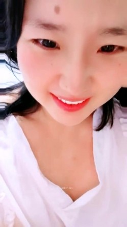 山东超市的老板娘，【北冥有鱼】，带表妹初下海，店里还有人，就要露奶子，约情人来啪啪，这骚娘们真带劲 截图10
