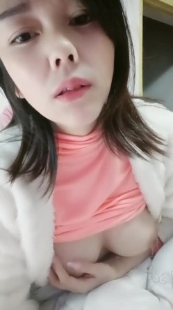 风味十足 极品少妇【小阿姨来了】为生活~在出租屋大秀直播~！强烈推荐，很有味道的小姐姐，完美奶子~！ 截图2