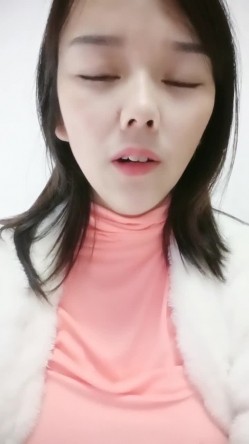 风味十足 极品少妇【小阿姨来了】为生活~在出租屋大秀直播~！强烈推荐，很有味道的小姐姐，完美奶子~！ 截图3
