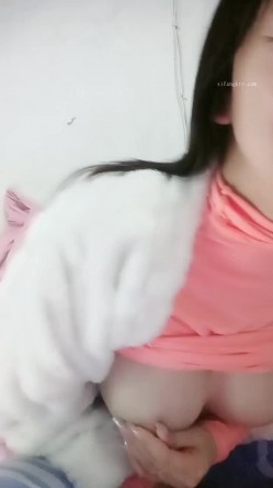 风味十足 极品少妇【小阿姨来了】为生活~在出租屋大秀直播~！强烈推荐，很有味道的小姐姐，完美奶子~！ 截图6