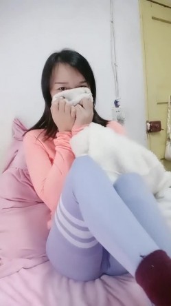 风味十足 极品少妇【小阿姨来了】为生活~在出租屋大秀直播~！强烈推荐，很有味道的小姐姐，完美奶子~！ 截图7