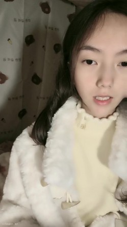 极品清纯女神【箬箬么】，家中卧室背着爸妈自慰，蚊帐里尽情释放自己 截图2