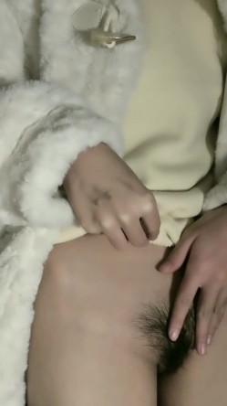 极品清纯女神【箬箬么】，家中卧室背着爸妈自慰，蚊帐里尽情释放自己 截图9