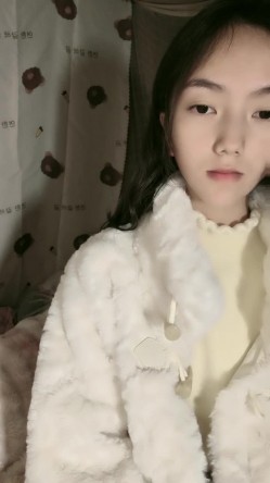 极品清纯女神【箬箬么】，家中卧室背着爸妈自慰，蚊帐里尽情释放自己 截图16