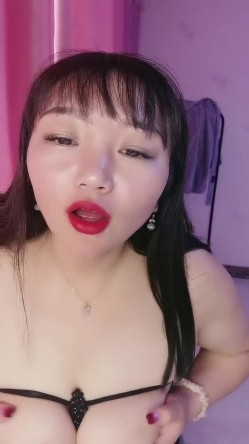 性感美少妇，轻熟女级别，黑网巨乳，搓胸露穴，手揉搓阴蒂淫水流出 截图13