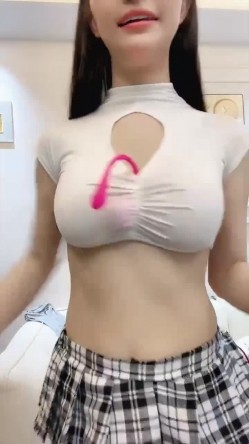 前凸后翘的尤物女神【桃花文化洋洋】下海福利，身材傲人，脸穴同框道具自慰 截图8