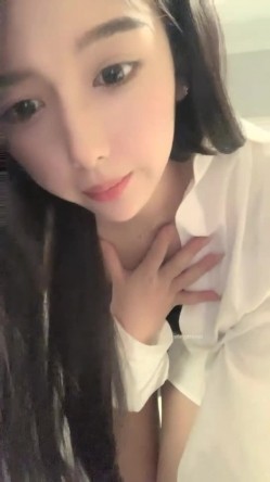 明星脸，几万粉丝的小网红，【偷走一头猪】，清秀女神~长腿骚舞~道具黑牛~逼会下蛋，走在街上回头率肯定高 截图9