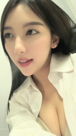 明星脸，几万粉丝的小网红，【偷走一头猪】，清秀女神~长腿骚舞~道具黑牛~逼会下蛋，走在街上回头率肯定高 截图16