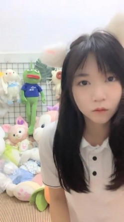 在校女大学生，【波波涩涩】，这个岁数看起来好小，含苞待放的小花骨朵，青涩，少女的逼无需多言，美爆了 截图1