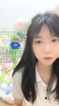 在校女大学生，【波波涩涩】，这个岁数看起来好小，含苞待放的小花骨朵，青涩，少女的逼无需多言，美爆了 截图2