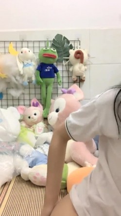 在校女大学生，【波波涩涩】，这个岁数看起来好小，含苞待放的小花骨朵，青涩，少女的逼无需多言，美爆了 截图5