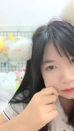 在校女大学生，【波波涩涩】，这个岁数看起来好小，含苞待放的小花骨朵，青涩，少女的逼无需多言，美爆了 截图12