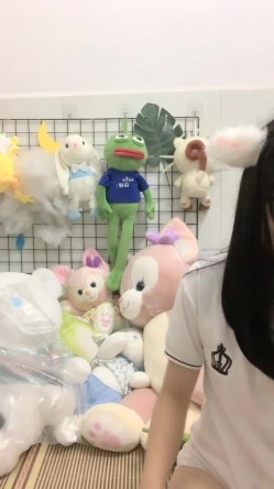 在校女大学生，【波波涩涩】，这个岁数看起来好小，含苞待放的小花骨朵，青涩，少女的逼无需多言，美爆了 截图13