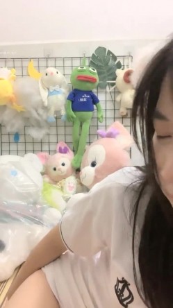 在校女大学生，【波波涩涩】，这个岁数看起来好小，含苞待放的小花骨朵，青涩，少女的逼无需多言，美爆了 截图14