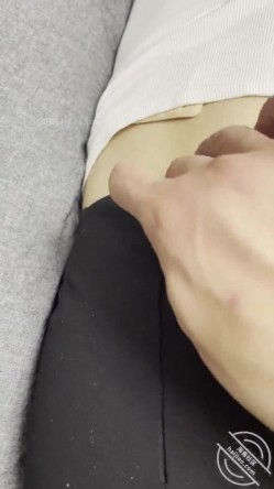 真实原创海神【我的母狗房东】房东过生日，三瓶强爽下肚，再她的婚床上内射三次，全程实拍 截图3