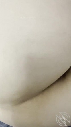真实原创海神【我的母狗房东】房东过生日，三瓶强爽下肚，再她的婚床上内射三次，全程实拍 截图5