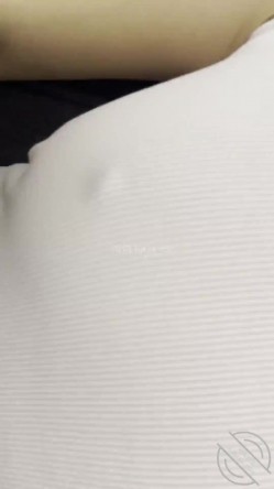 真实原创海神【我的母狗房东】房东过生日，三瓶强爽下肚，再她的婚床上内射三次，全程实拍 截图6