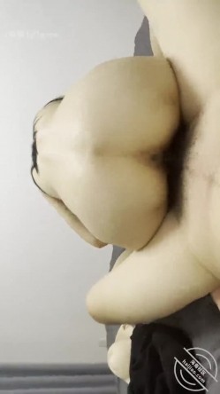 真实原创海神【我的母狗房东】房东过生日，三瓶强爽下肚，再她的婚床上内射三次，全程实拍 截图12