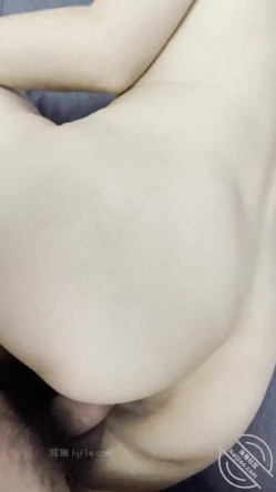 真实原创海神【我的母狗房东】房东过生日，三瓶强爽下肚，再她的婚床上内射三次，全程实拍 截图14