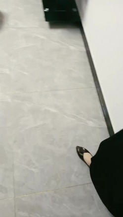 破处大神穿搭时尚学生妹的初夜，鲜亮的外表下却是肮脏的交易 女人真是好赚钱往下一躺两腿一开大把钞票 截图2