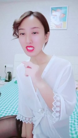 无毛良家深夜勾搭大哥激情啪啪，全程露脸大哥好急啊，掰开骚穴就舔69口交大鸡巴，多体位爆草抽插浪叫呻吟 截图6