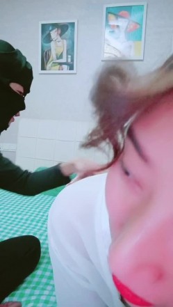 无毛良家深夜勾搭大哥激情啪啪，全程露脸大哥好急啊，掰开骚穴就舔69口交大鸡巴，多体位爆草抽插浪叫呻吟 截图7
