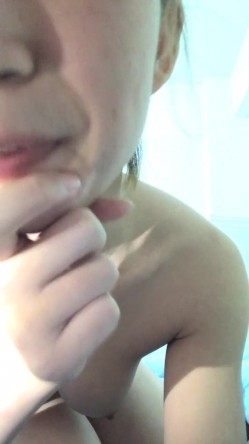 【健身教练真的很深】，露脸，性感女神，拒绝道具，一根手指就水汪汪，难得一见的极致好身材 截图9