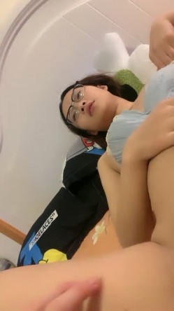 推荐！女神首次啪啪大秀~【兔兔兔豆】快被操死了！爽上天~！~极品反差婊，眼镜妹被操鬼哭狼嚎 截图11