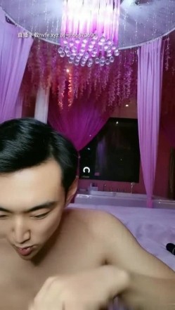 夜场妈咪性感美少妇约炮靠小姐吃饭的小白脸鸡头到情趣酒店开房啪啪 截图4