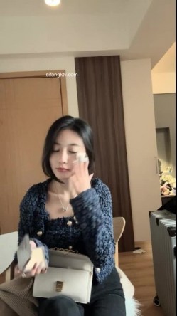 高颜值才艺绿播女神下海~全裸跳蛋自慰~引10万人围观 截图3