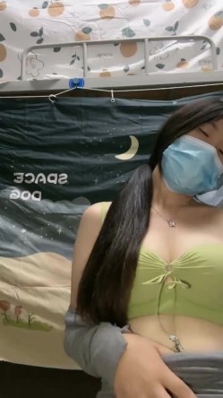 真实研究生，【贫穷的女学生】，教室上课坐后排自慰，宿舍无人塞跳蛋，把自己玩喷水了，三点全露 截图1