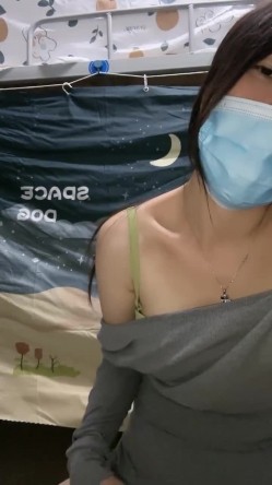 真实研究生，【贫穷的女学生】，教室上课坐后排自慰，宿舍无人塞跳蛋，把自己玩喷水了，三点全露 截图8