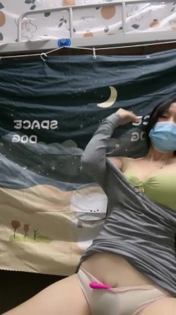 真实研究生，【贫穷的女学生】，教室上课坐后排自慰，宿舍无人塞跳蛋，把自己玩喷水了，三点全露 截图10
