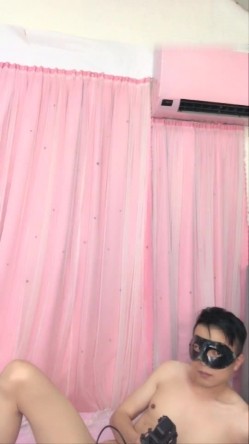 高颜值大白美乳白虎妹子双人啪啪 性感黑丝口交舔逼椅子上位骑乘呻吟娇喘 截图4