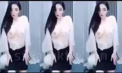 【极品稀缺 ️网易现役网红美女】最新藏宝图之燃爆女神 万元定制露脸 罕见全裸 明星颜值 火辣身材 截图2