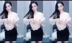 【极品稀缺 ️网易现役网红美女】最新藏宝图之燃爆女神 万元定制露脸 罕见全裸 明星颜值 火辣身材 截图3