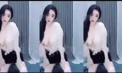 【极品稀缺 ️网易现役网红美女】最新藏宝图之燃爆女神 万元定制露脸 罕见全裸 明星颜值 火辣身材 截图8