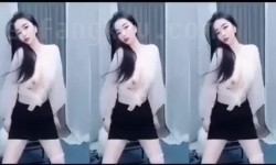 【极品稀缺 ️网易现役网红美女】最新藏宝图之燃爆女神 万元定制露脸 罕见全裸 明星颜值 火辣身材 截图10