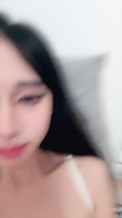 【菠萝吹吹】小兔子张张! 纯欲母狗校花 奶子很正圆而美 性感开档情趣服 主动吃鸡无套啪啪 内射 截图9