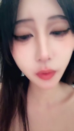 【菠萝吹吹】小兔子张张! 纯欲母狗校花 奶子很正圆而美 性感开档情趣服 主动吃鸡无套啪啪 内射 截图11