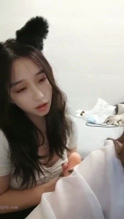极品高颜冷艳御姐，反差小妈感女主播「金刚护撸娃」「小奶猫」激情淫语撩骚，和姐妹下海大秀，互舔互口假鸡巴互插 截图2